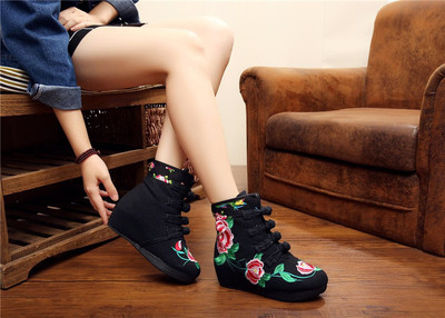 绣花靴子 民族风情与户外运动的优雅融合